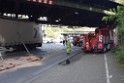 LKW blieb unter Bruecke haengen Koeln Ehrenfeld Innere Kanalstr Hornstr P180